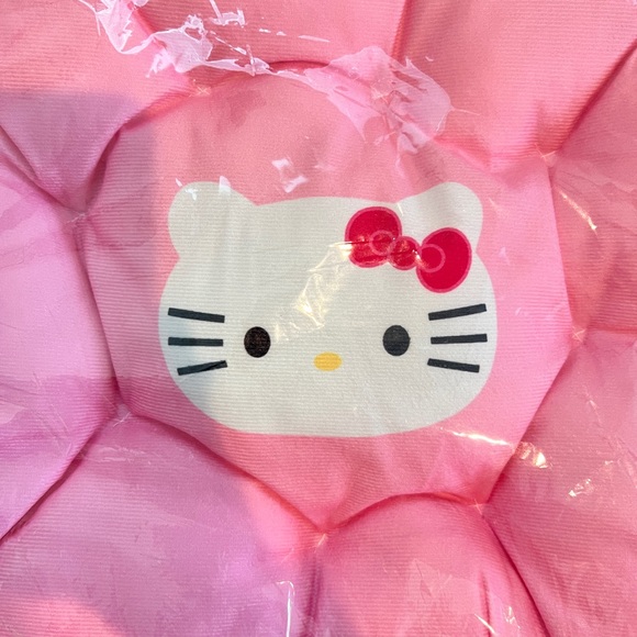 Hello Kitty Seat Cushion - Picture 3 of 3